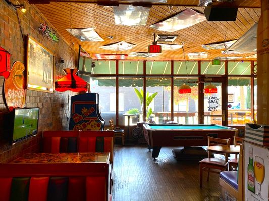 Barney's Beanery by null