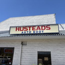 Exterior outside entrance of Husteads Auto Body - Walnut Creek - Front sign - Walnut Creek, California Exterior outside entrance of Husteads Auto Body - Walnut Creek - Front sign - Walnut Creek, California