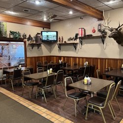 The Gusher - Dining room
