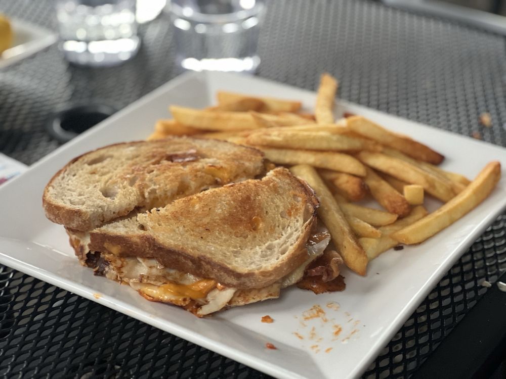 Sully's Bistro & Bar