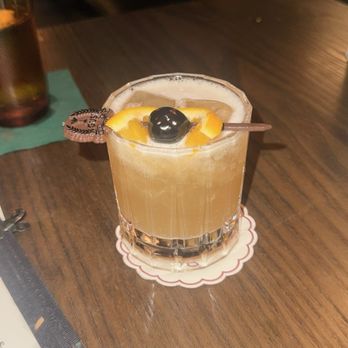 Gus' Sip & Dip - Amaretto Sour - Pubs Near Me - Chicago, Illinois Gus' Sip & Dip - Amaretto Sour - Pubs Near Me - Chicago, Illinois
