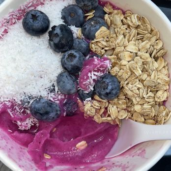 Main Squeeze Juice Co. - a bowl of oatmeal with blueberries and granola - Juice Bars & Smoothies Near Me - Bossier City, Louisiana Main Squeeze Juice Co. - a bowl of oatmeal with blueberries and granola - Juice Bars & Smoothies Near Me - Bossier City, Louisiana