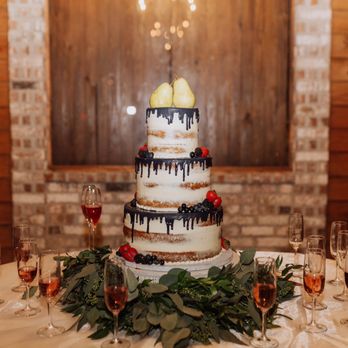 Les Amis Bake Shoppe - 3 tier wedding cake - Desserts Near Me - Baton Rouge, Louisiana