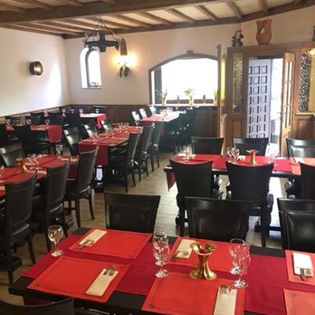 Le Château de Dracula - L'ambience chalereuse attend ses clients pour decouverte la gastronomie traditionelle roumaine. - Romanian Near Me - Schaerbeek, BRU