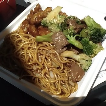 Panda Express - Chow Mein, Orange Chicken and Beef and Broccoli - Chinese Near Me - Hollywood, California Panda Express - Chow Mein, Orange Chicken and Beef and Broccoli - Chinese Near Me - Hollywood, California