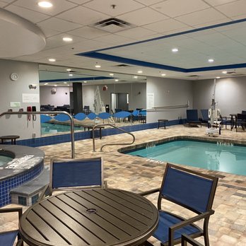 Holiday Inn Salem - Nice swimming pool with hot tab - Hotels Near Me - Salem, Oregon