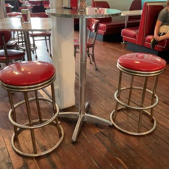 Paradise Ice Cream Parlor - Seating area - Ice Cream & Frozen Yogurt Near Me - Smithville, Missouri Paradise Ice Cream Parlor - Seating area - Ice Cream & Frozen Yogurt Near Me - Smithville, Missouri