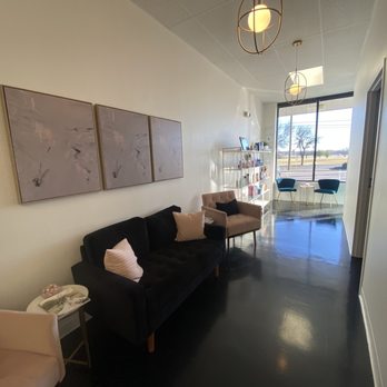 Meraki Designer Salon - Waiting area - Hair Stylists Near Me - Temple, Texas Meraki Designer Salon - Waiting area - Hair Stylists Near Me - Temple, Texas