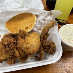 Chicken, coleslaw, lemonade, apples (underneath the paper)