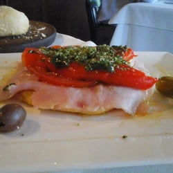 La Guapa - Provoleta con tomate, morrón y albahaca