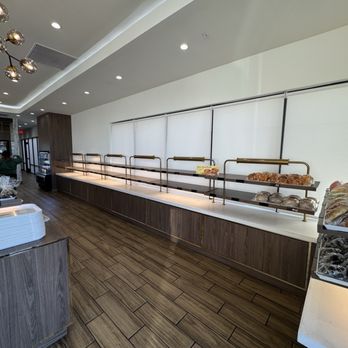 85°C Bakery Cafe-Anaheim - 8:05am with empty shelves - Bakeries Near Me - Anaheim, California