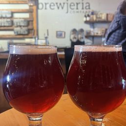 Tried their hibiscus Tomo La Flor. 6.2%abv. Not too bad. Tried their hibiscus Tomo La Flor. 6.2%abv. Not too bad.