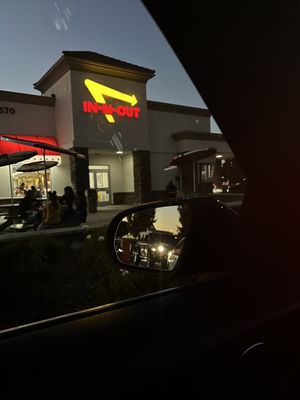 In-N-Out Burger by null