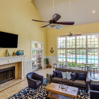 Bay Crossing - Resident Lounge - Apartments Near Me - Tampa, Florida Bay Crossing - Resident Lounge - Apartments Near Me - Tampa, Florida