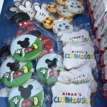 Sugar Mama Cookies - Mickey Mouse Clubhouse cookies! - Desserts Near Me Sugar Mama Cookies - Mickey Mouse Clubhouse cookies! - Desserts Near Me