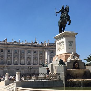 Hotel Europa - Puerta del Sol Plaza statue - Hotels Near Me - Madrid, M