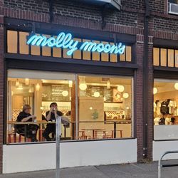 Molly Moons Homemade Ice Cream - Outside