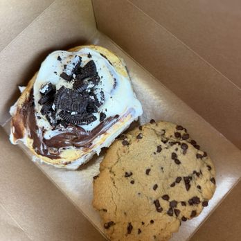 Three Dolls - Cookies & cream cinnamon roll and brown butter chocolate chip cookie - Bakeries Near Me - Indianapolis, Indiana