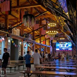 Plattduetsche Park - Semi open beer hall