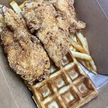 Ali's Chicken & Waffles - Combo #3 - Breakfast & Brunch Near Me - San Diego, California
