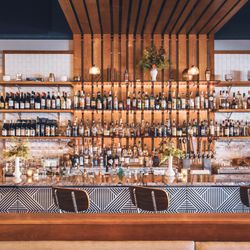 Copper Crown - Full service bar