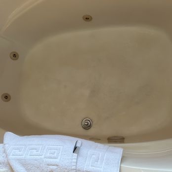 Still Waters Resort - dirty jacuzzi tub - Resorts Near Me - Branson, Missouri Still Waters Resort - dirty jacuzzi tub - Resorts Near Me - Branson, Missouri
