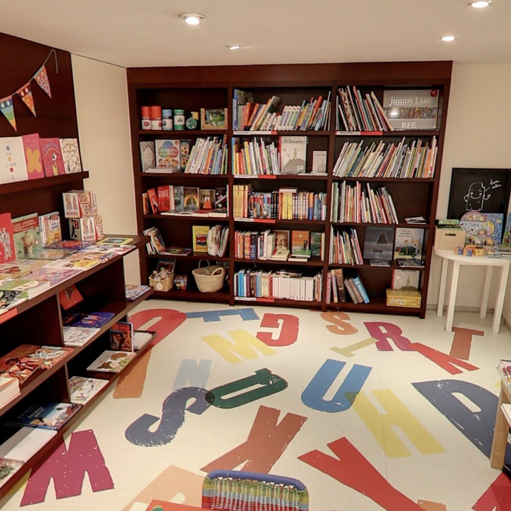 La Central del MUHBA - Bookstores Near Me - Barcelona, B