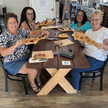 Bluegrass Vineyard - Diva's forever! - Wine Tasting Room Near Me - Smiths Grove, Kentucky