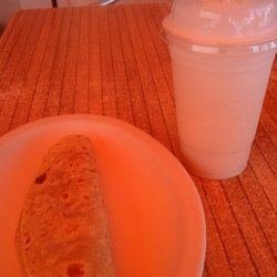 7x7 Jugos, Tacos y Licuados - Quesadilla y un super refrescante licuado de melón con leche deslactosada :)