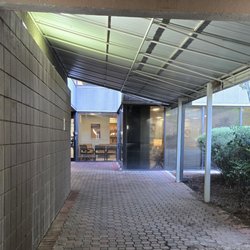 Amen Clinics - Entrance to Amen Clinic via parking garage tunnel