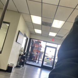 Avis Car Rental - Lobby