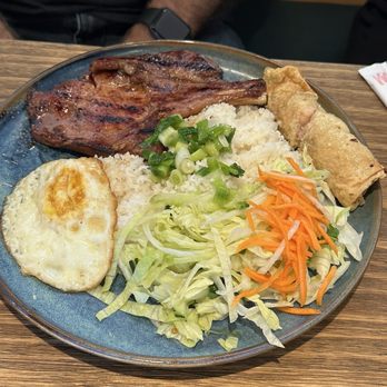 Que Viet - Grilled Pork Chop , Fried Egg, Chicken Imperial Roll Over Rice - Vietnamese Near Me - San Francisco, California