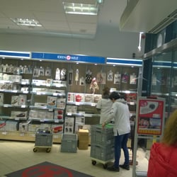 Rossmann - Das Personal hat viel zu tun, kaum Zeit für den Kunden.