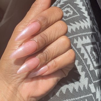 De Luxe Nails Lounge - Nail Salons Near Me - Alexandria, Virginia