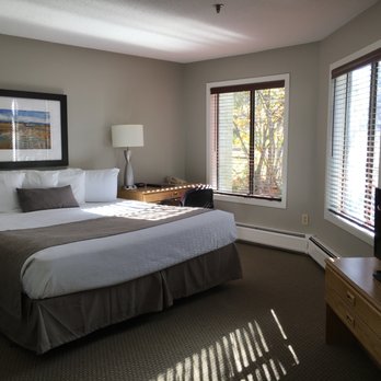 North Star Lodge - Single King Room - Hotels Near Me - Killington, Vermont