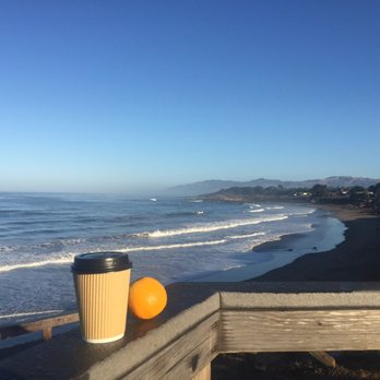 Cambria Beach Lodge - Inn breakfast out front  on Boardwalk (2min walk to room) - Hotels Near Me - Cambria, California