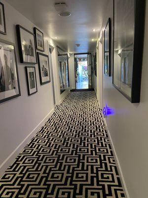 The Crescent Hotel Beverly Hills, Sonder by null