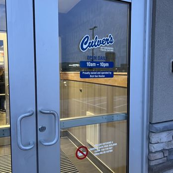 Culver's - the front door of a restaurant - Ice Cream & Frozen Yogurt Near Me - Blaine, Minnesota Culver's - the front door of a restaurant - Ice Cream & Frozen Yogurt Near Me - Blaine, Minnesota
