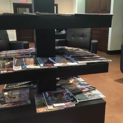 Salon Pearl - Magazine stands for customers