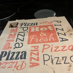 Vinnie's Italian Eatery - The pizza box that Stromboli arrived in