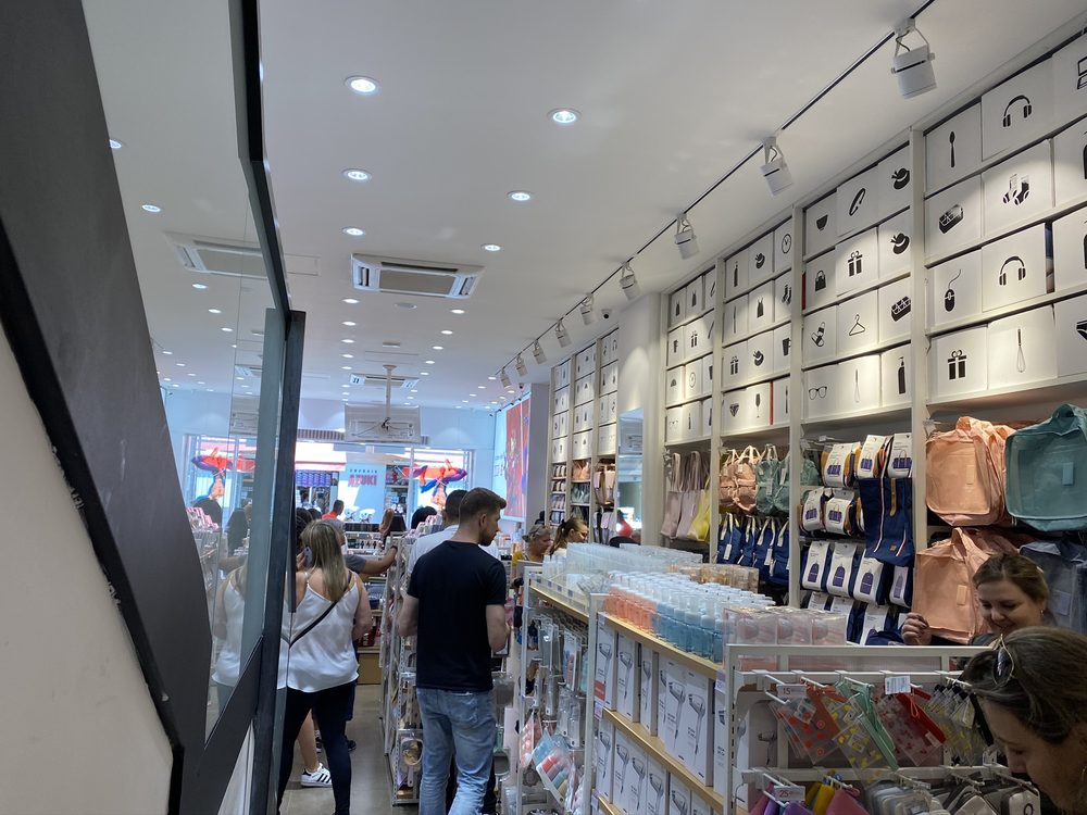 MINISO LIBERDADE R. Galvão Bueno 13, Liberdade SP, Brazil Gift