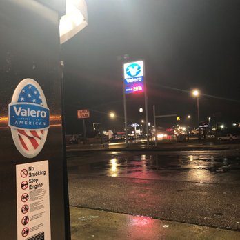 Valero 466 - a gas station at night - Convenience Stores Near Me - Hope, Arkansas Valero 466 - a gas station at night - Convenience Stores Near Me - Hope, Arkansas