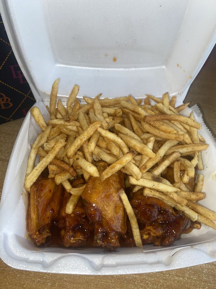 WHO DAT WINGS AND MORE 24 Photos & 28 Reviews 7838 Earhart Blvd