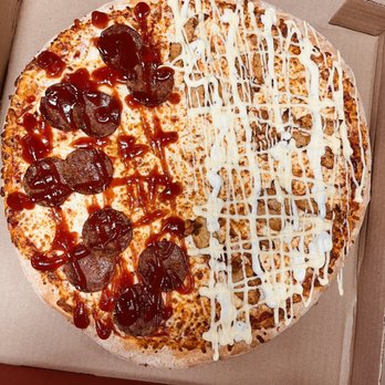 Double Double Pizza Chicken - 1/2 creamy garlic chicken pizza with 1/2 bbq halal pepperoni pizza - Chicken Wings Near Me - Oakville, Ontario Double Double Pizza Chicken - 1/2 creamy garlic chicken pizza with 1/2 bbq halal pepperoni pizza - Chicken Wings Near Me - Oakville, Ontario