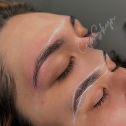 CynSkyn - Eyebrow threading + complimentary brow sculpting