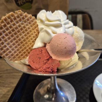 Campo-Eis - Ice Cream & Frozen Yogurt Near Me - Nuremberg, BY Campo-Eis - Ice Cream & Frozen Yogurt Near Me - Nuremberg, BY