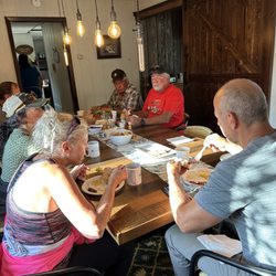 Carter Inn - Breakfast with other guests staying at the Inn. Best breakfast ever!!