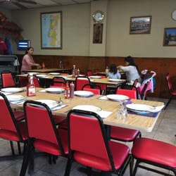 Bloomfield Ave Bbq Churrasqueira - Sit down area