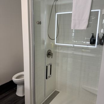 Hotel Indigo Seattle Everett Waterfront - Shower - Hotels Near Me - Everett, Washington Hotel Indigo Seattle Everett Waterfront - Shower - Hotels Near Me - Everett, Washington