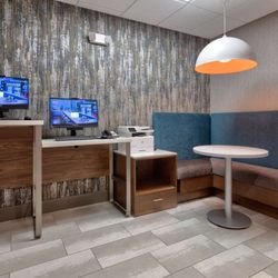 Hampton Inn Norfolk - Business Center